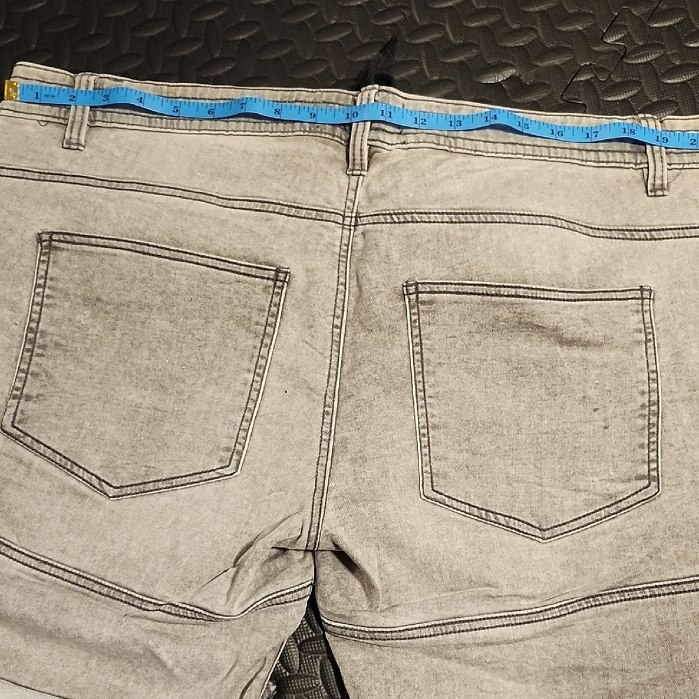 Blumind Men's Gray Denim Shorts Size L - Picture 8 of 8